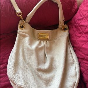 Elegant Cream Leather Marc Jacobs Tote Bag